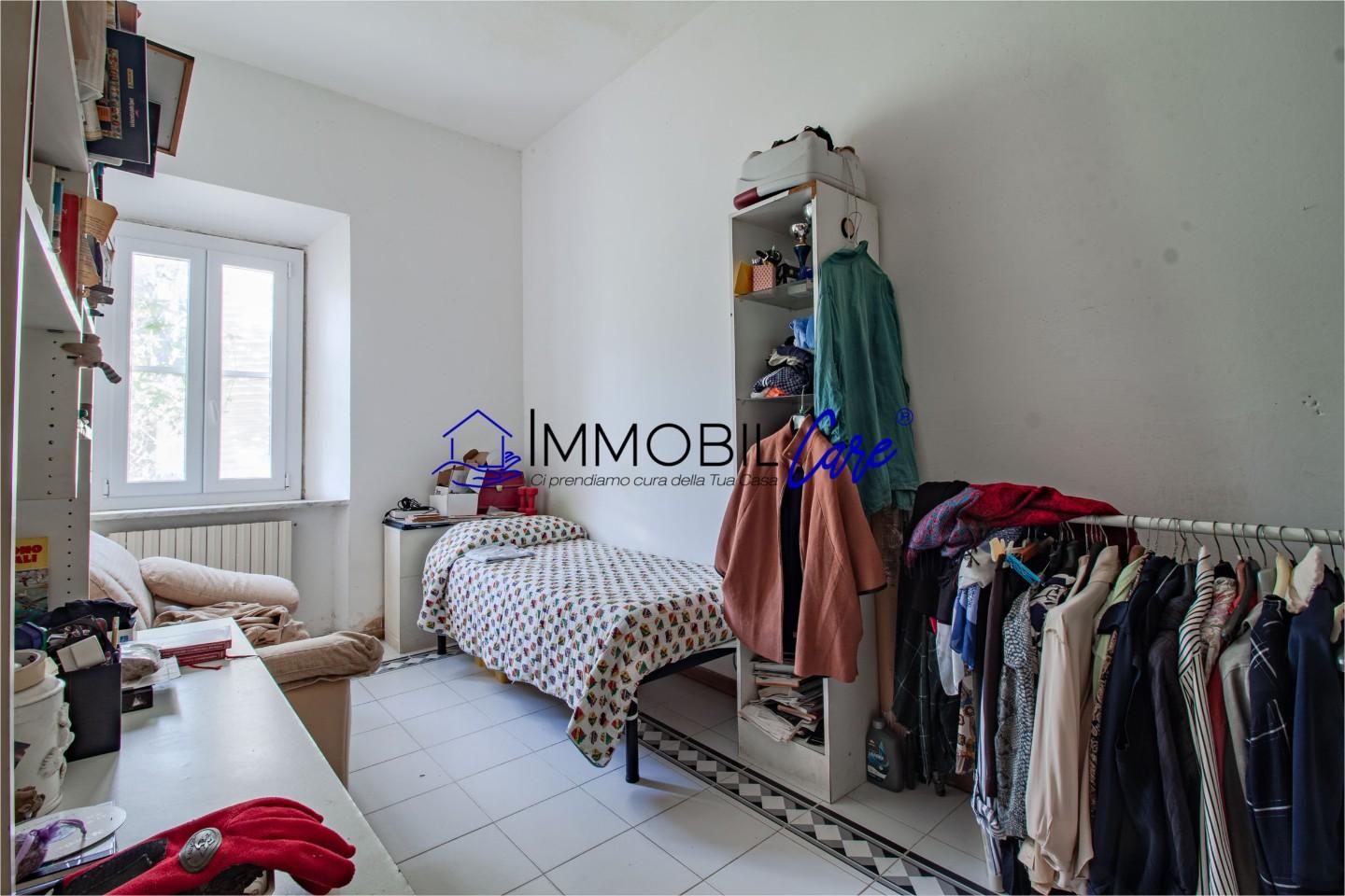 Immagine 14 di Appartamento in vendita  a Livorno