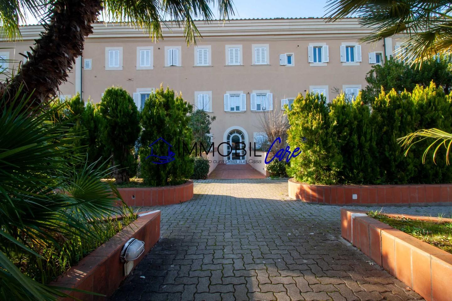 Immagine 30 di Appartamento in vendita  a Livorno