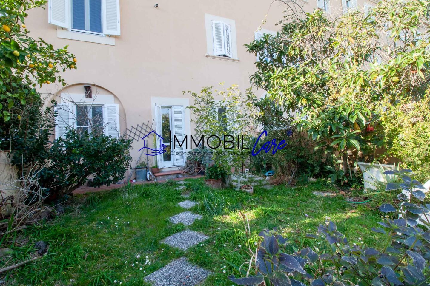 Immagine 6 di Appartamento in vendita  a Livorno