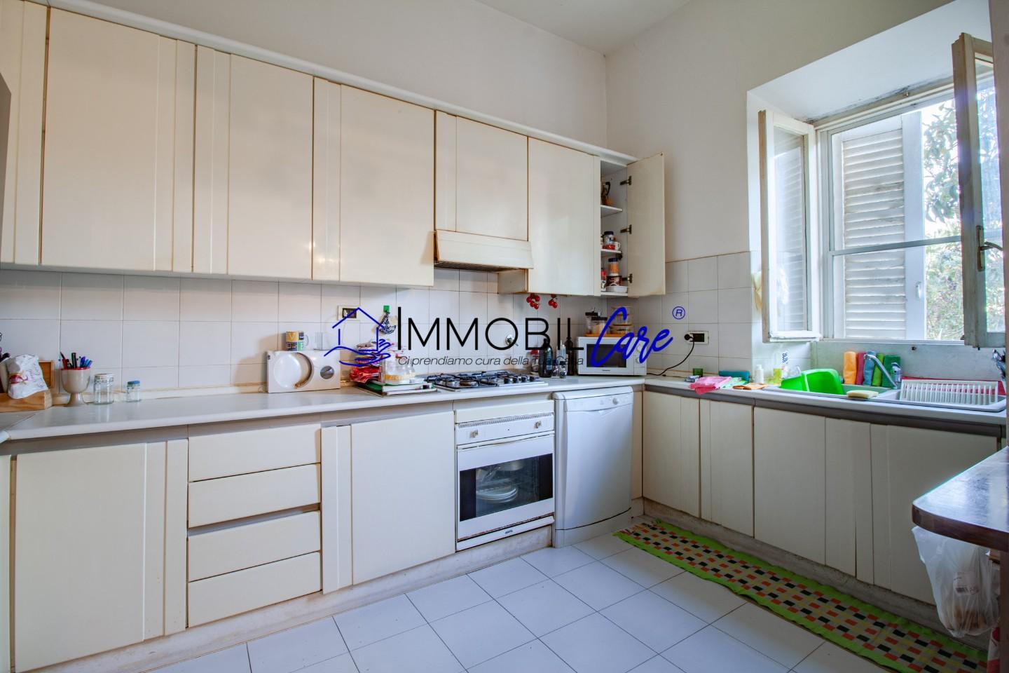 Immagine 9 di Appartamento in vendita  a Livorno