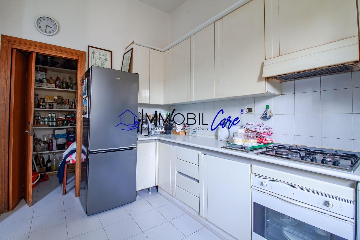 Immagine 11 di Appartamento in vendita  a Livorno