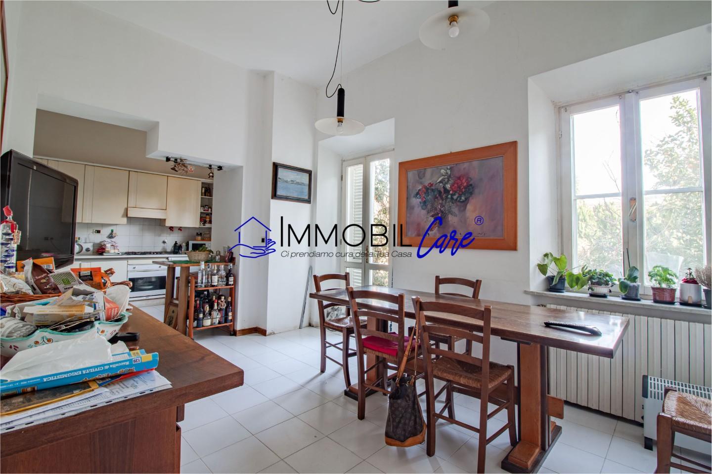 Immagine 4 di Appartamento in vendita  a Livorno