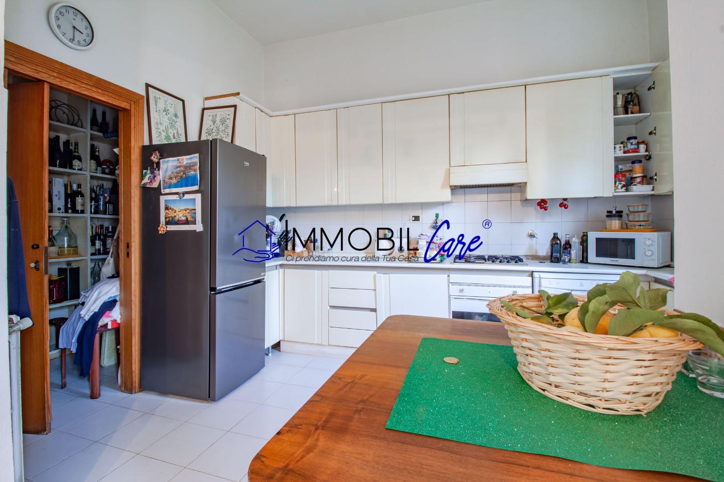 Immagine 8 di Appartamento in vendita  a Livorno