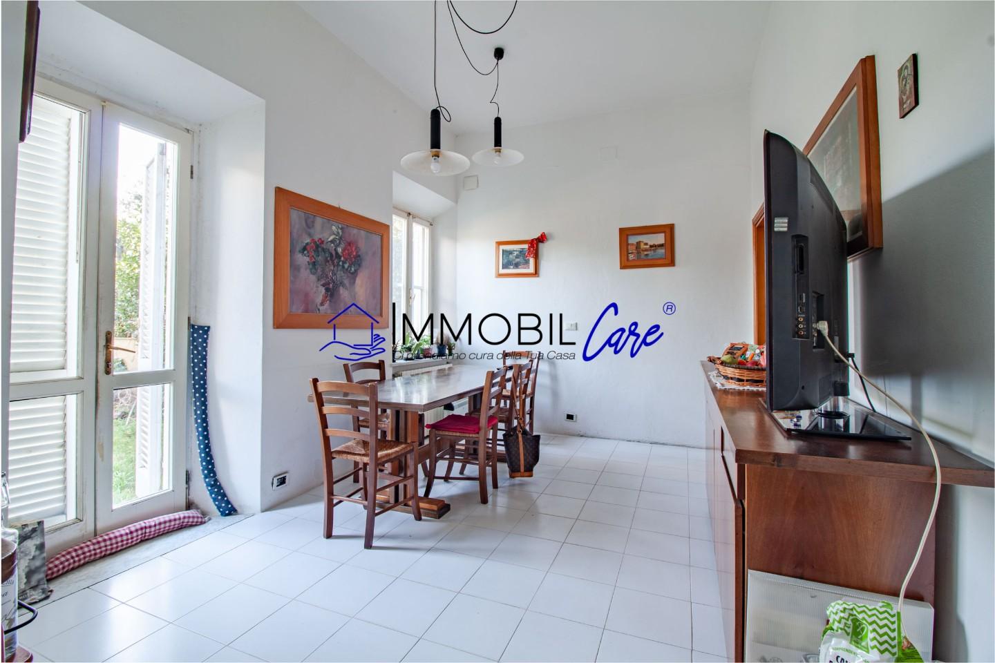 Immagine 2 di Appartamento in vendita  a Livorno