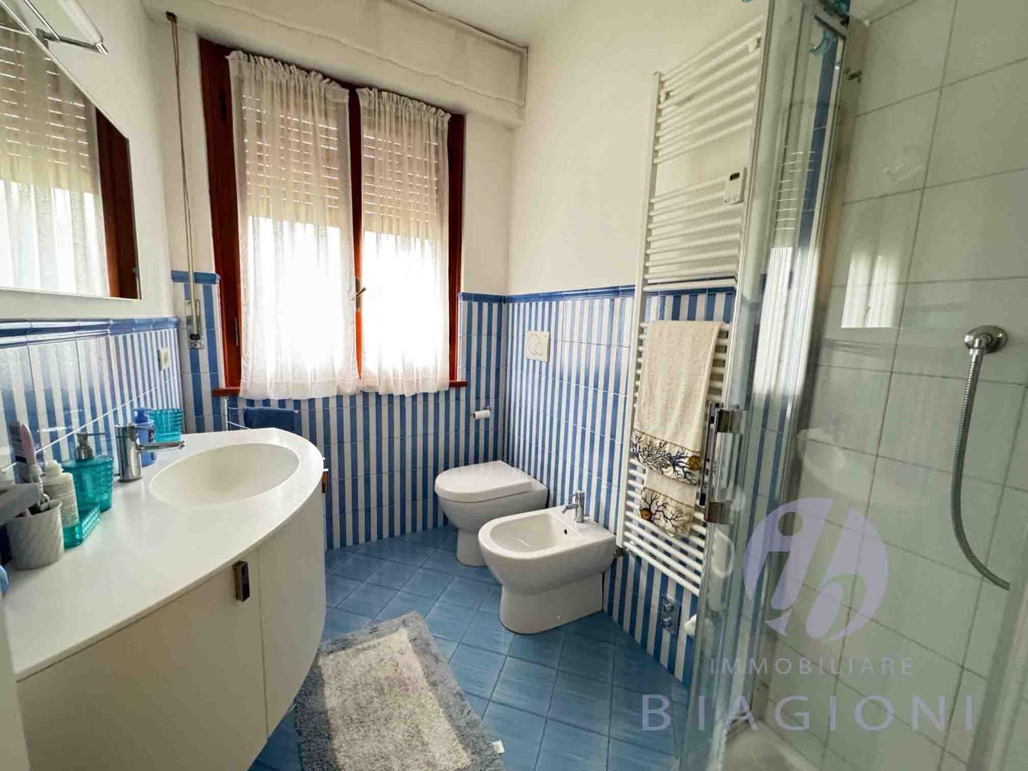 Immagine 27 di Appartamento in vendita  a Forte Dei Marmi