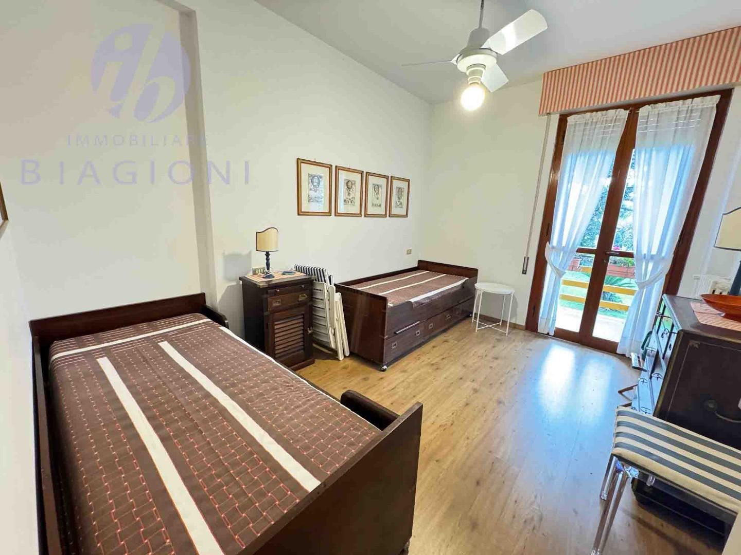 Immagine 23 di Appartamento in vendita  a Forte Dei Marmi