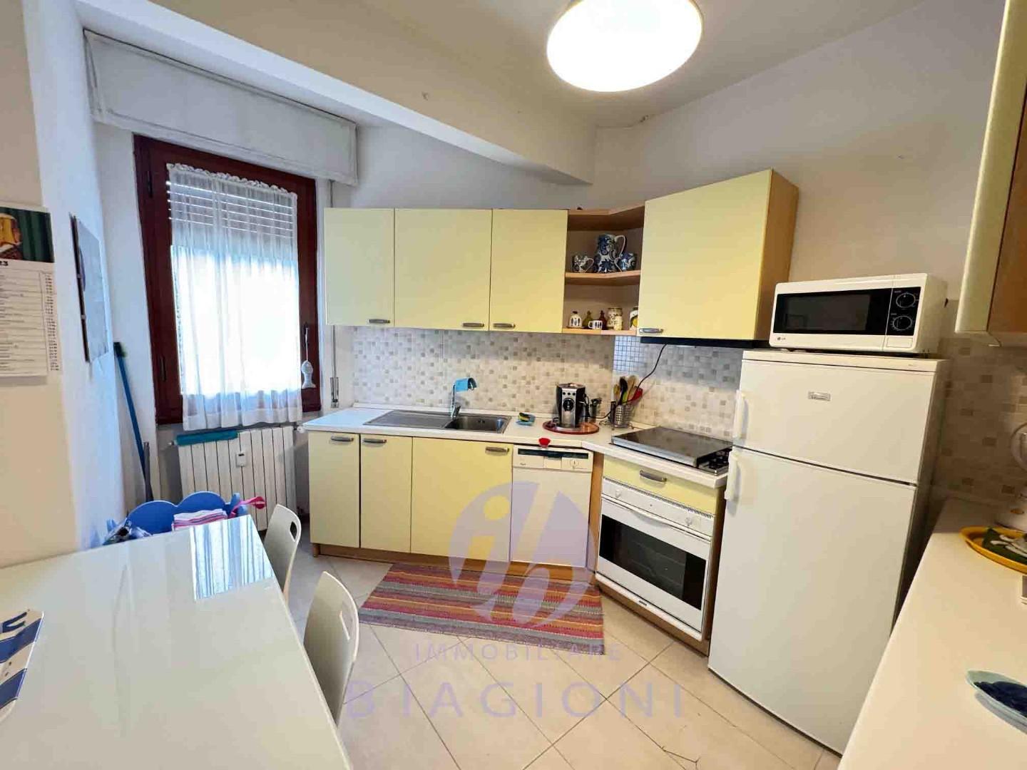 Immagine 2 di Appartamento in vendita  a Forte Dei Marmi