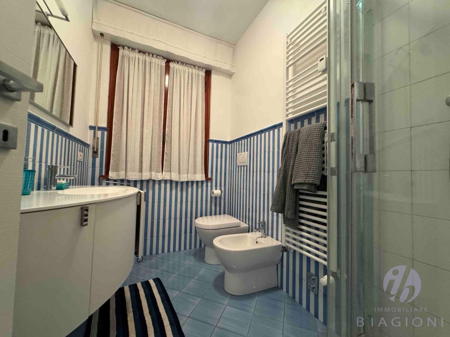 Immagine 25 di Appartamento in vendita  a Forte Dei Marmi