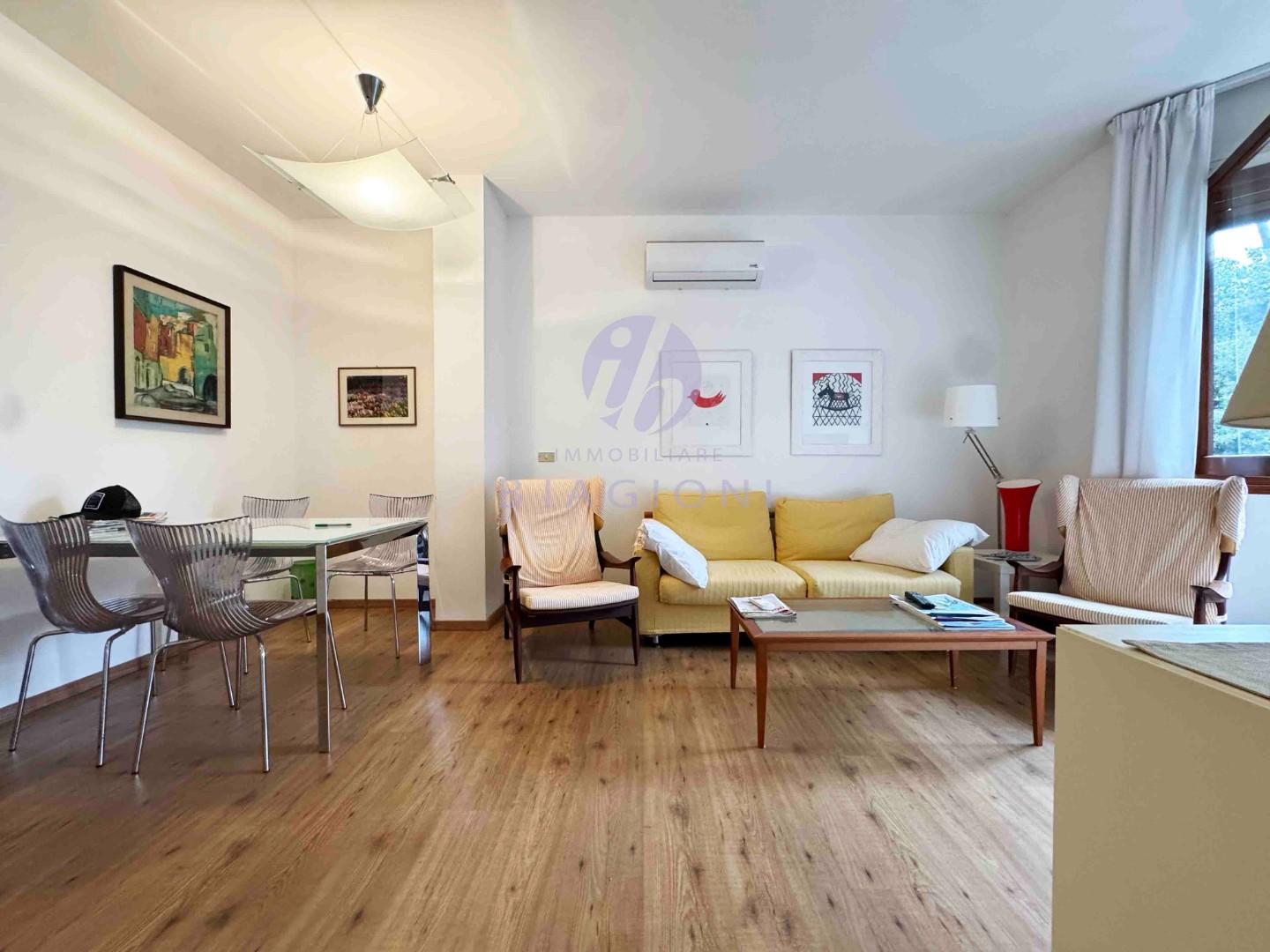 Immagine 5 di Appartamento in vendita  a Forte Dei Marmi