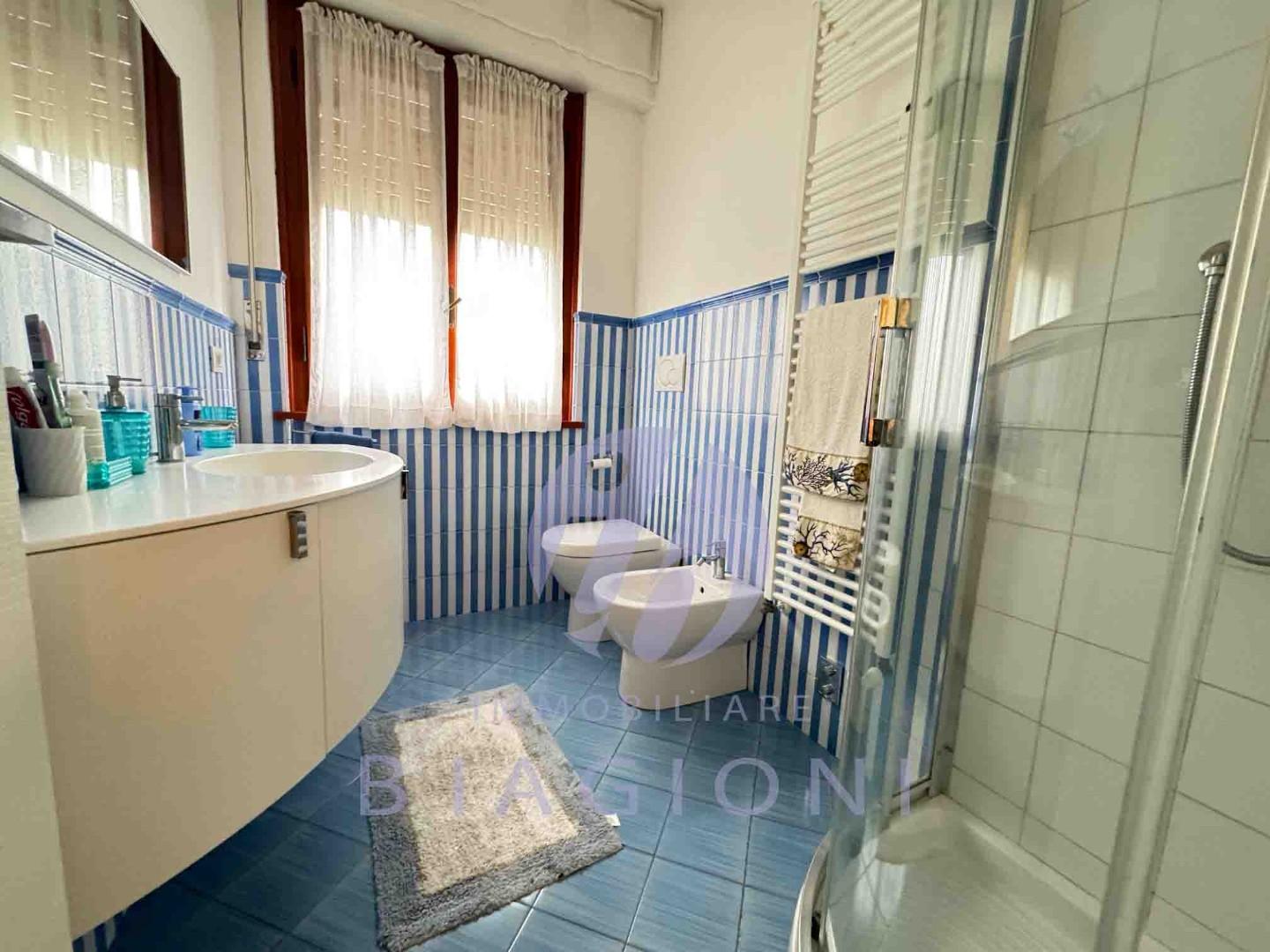 Immagine 28 di Appartamento in vendita  a Forte Dei Marmi