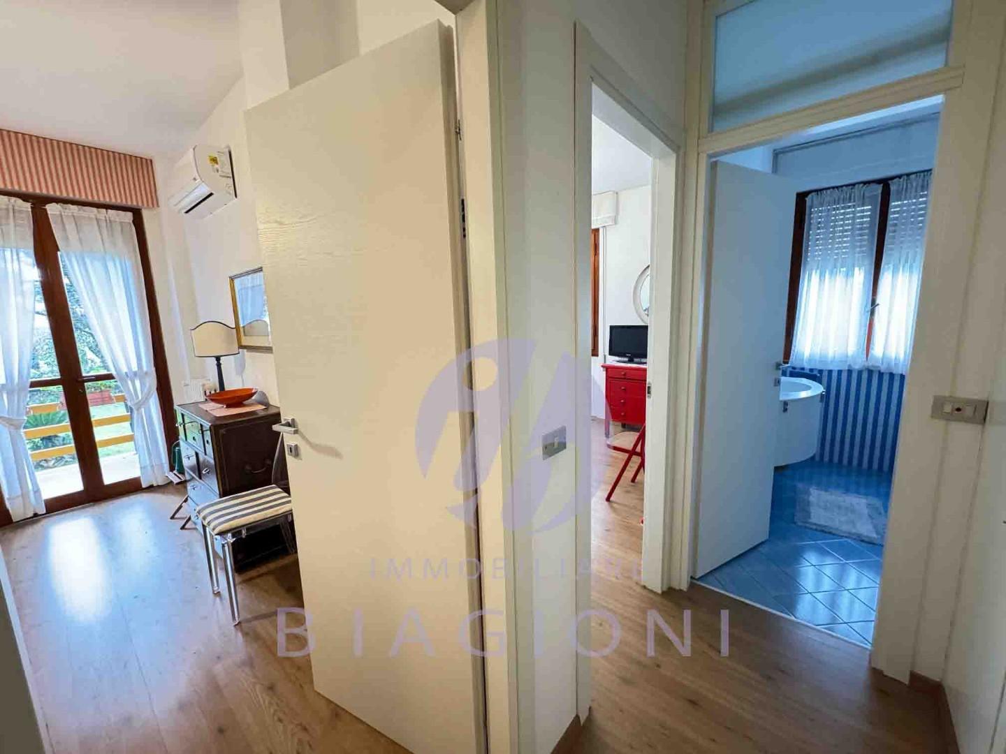 Immagine 11 di Appartamento in vendita  a Forte Dei Marmi