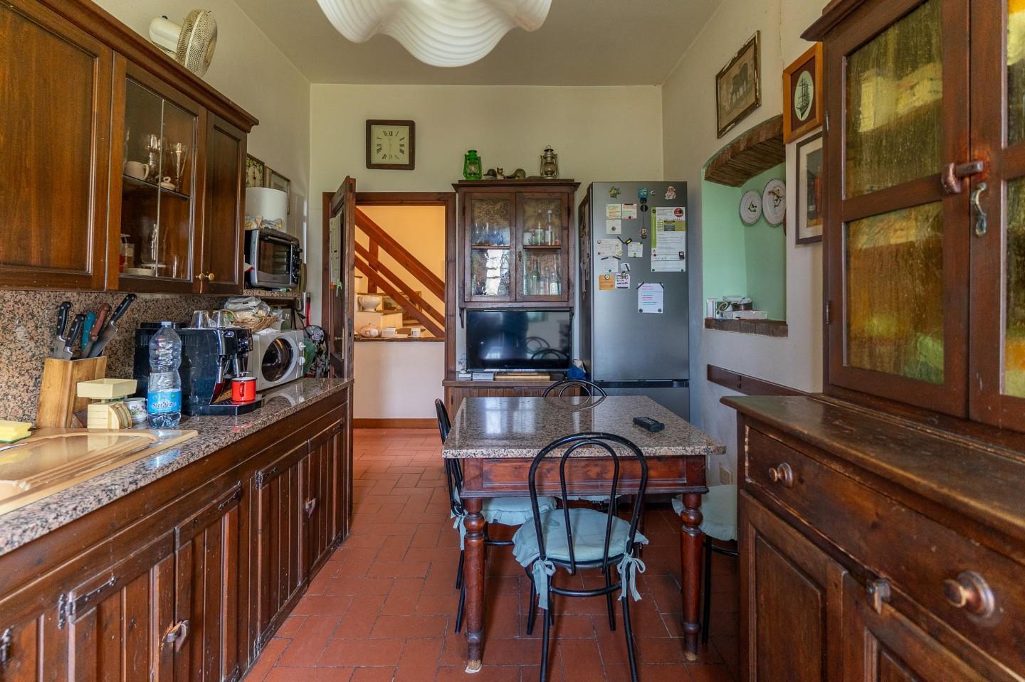 Immagine 39 di Casa colonica in vendita  a Montespertoli