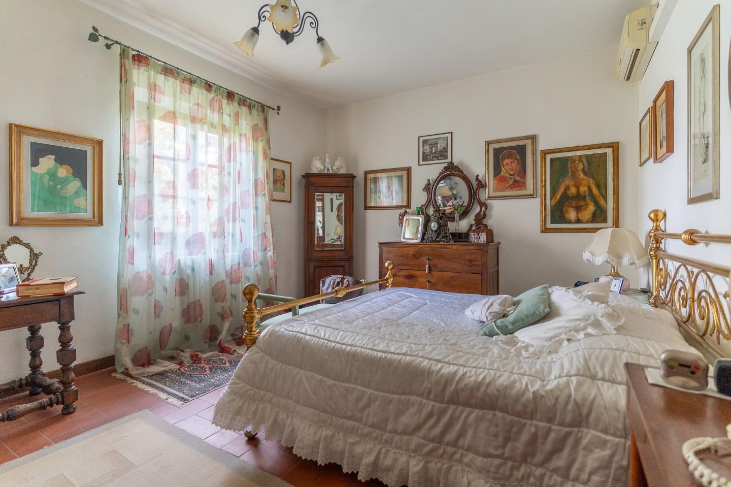 Immagine 41 di Casa colonica in vendita  a Montespertoli