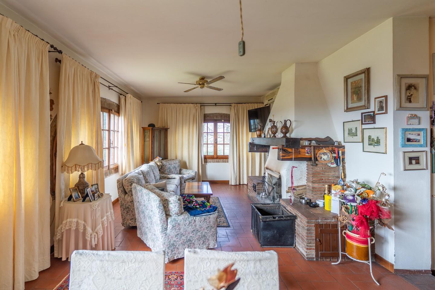 Immagine 34 di Casa colonica in vendita  a Montespertoli