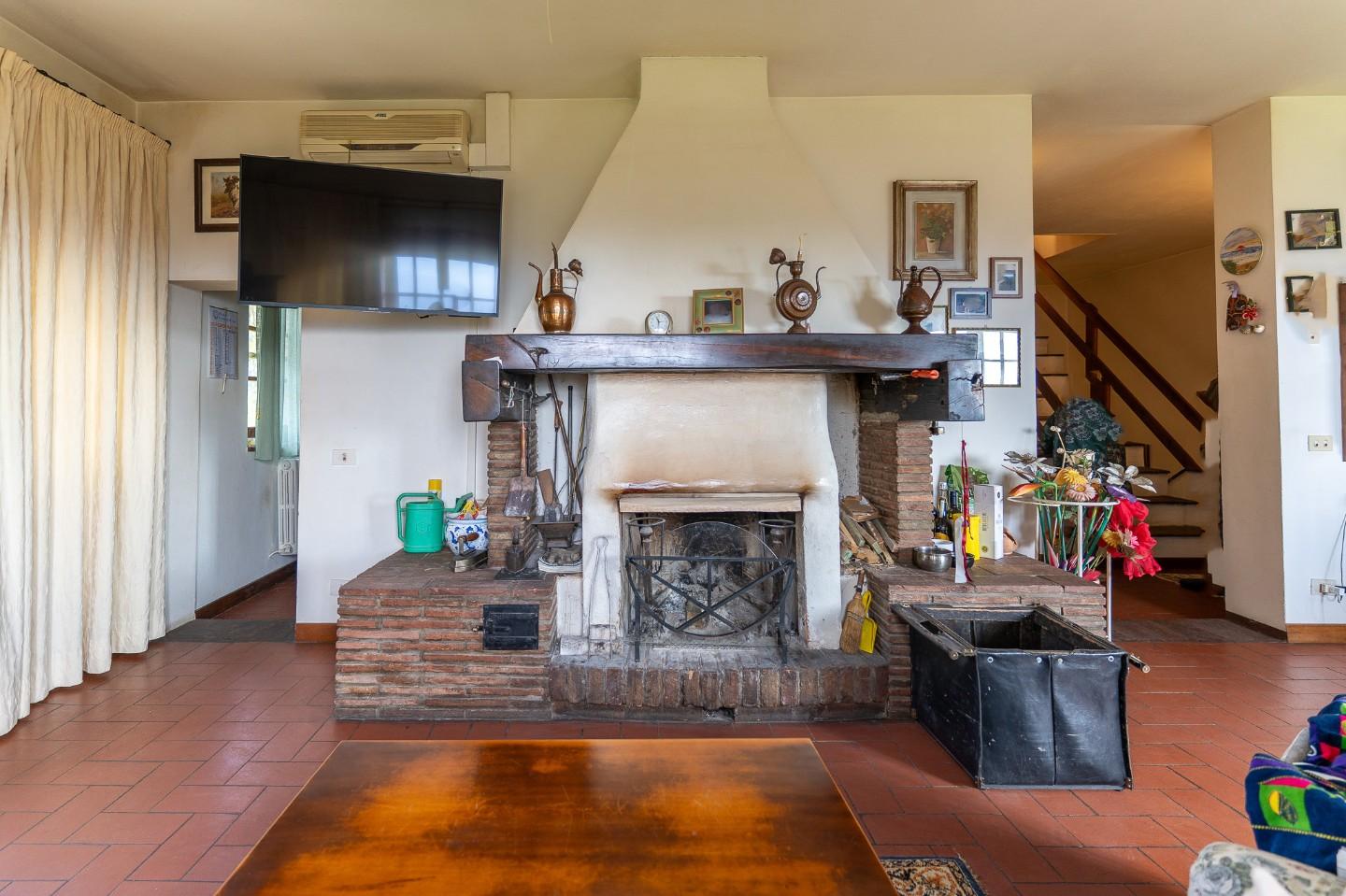 Immagine 36 di Casa colonica in vendita  a Montespertoli