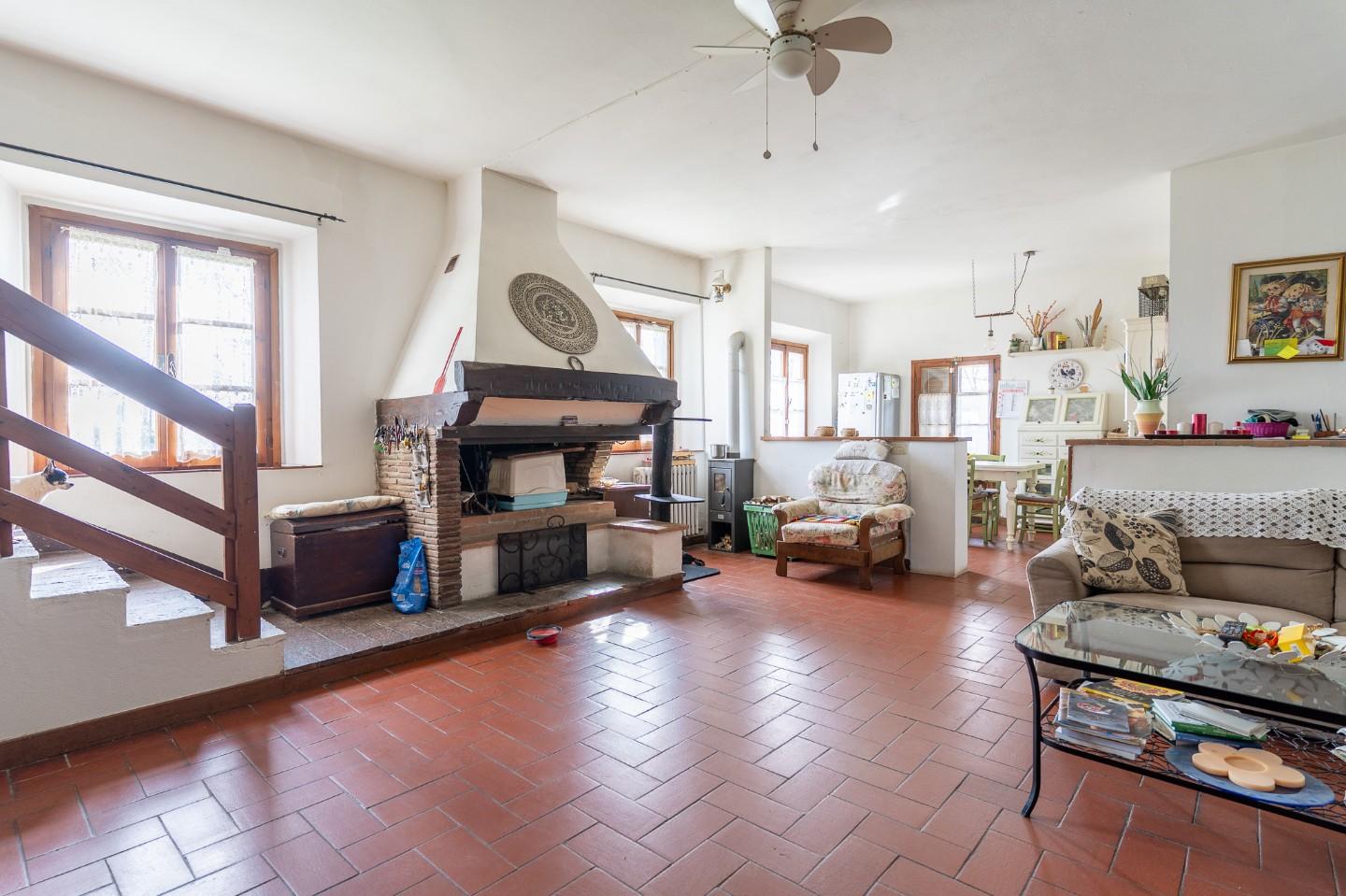 Immagine 15 di Casa colonica in vendita  a Montespertoli