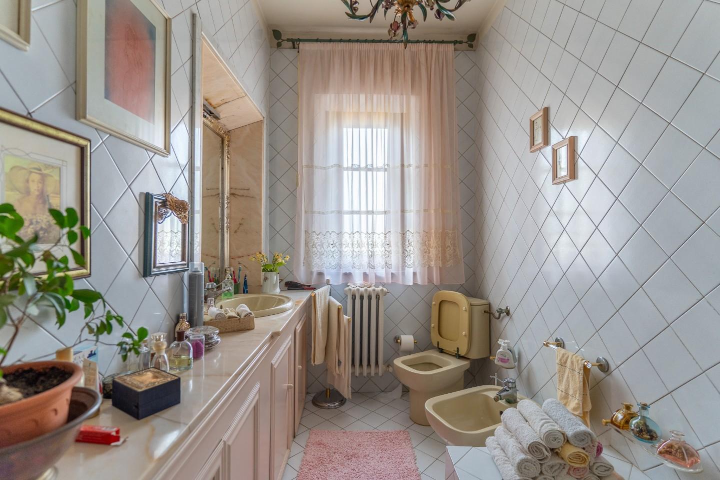 Immagine 47 di Casa colonica in vendita  a Montespertoli