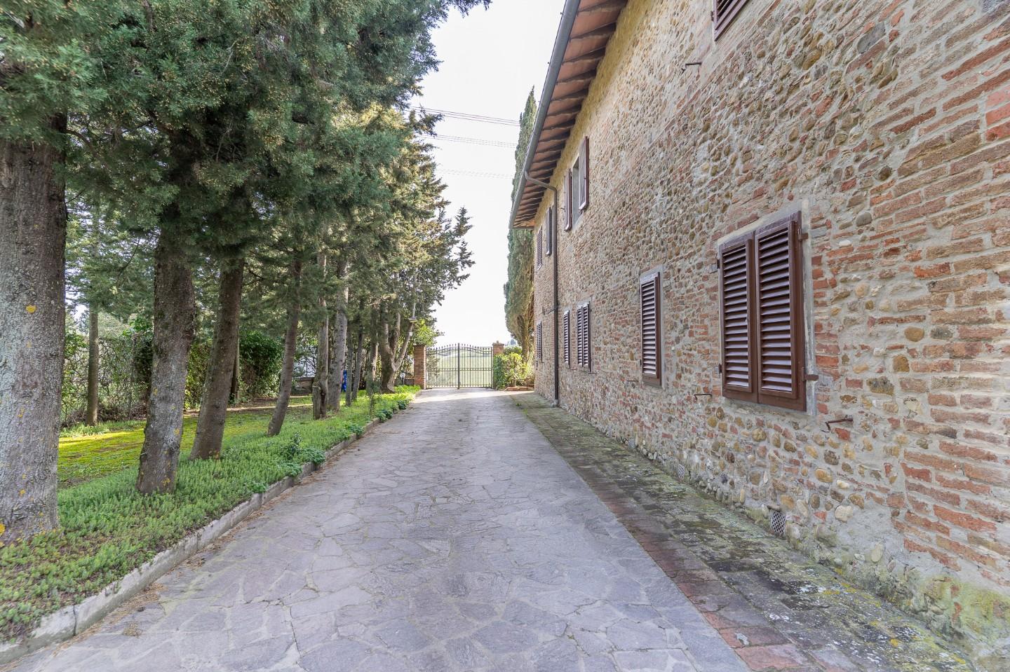 Immagine 9 di Casa colonica in vendita  a Montespertoli