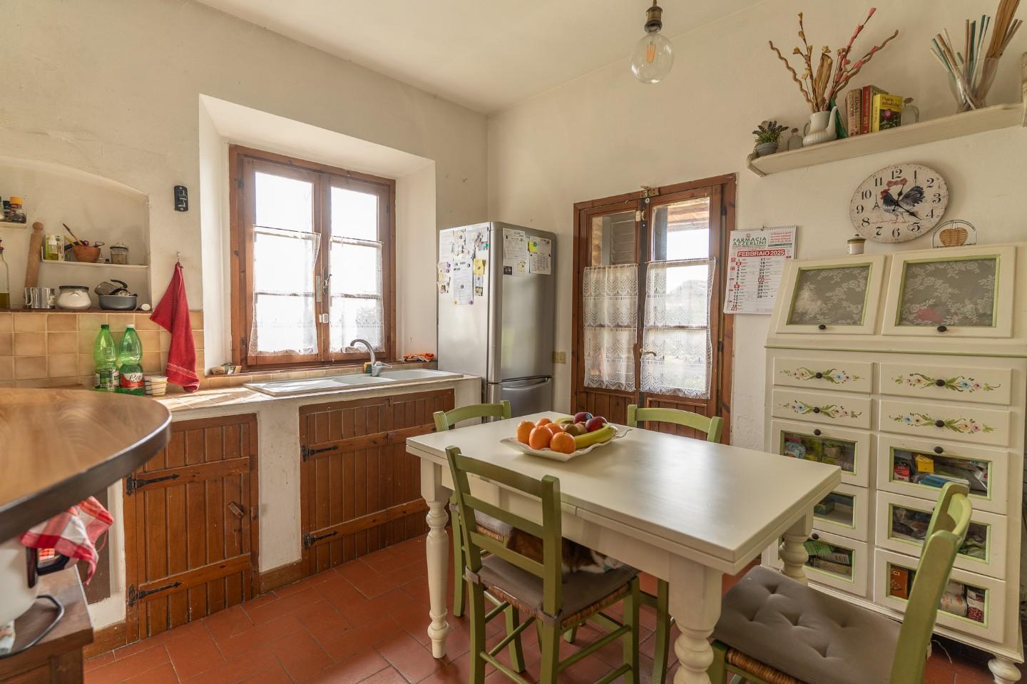 Immagine 21 di Casa colonica in vendita  a Montespertoli