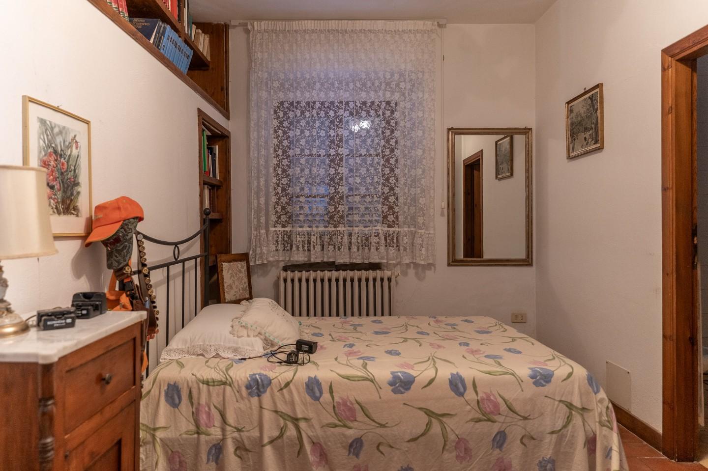 Immagine 45 di Casa colonica in vendita  a Montespertoli