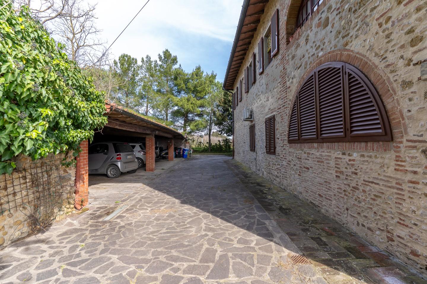 Immagine 8 di Casa colonica in vendita  a Montespertoli