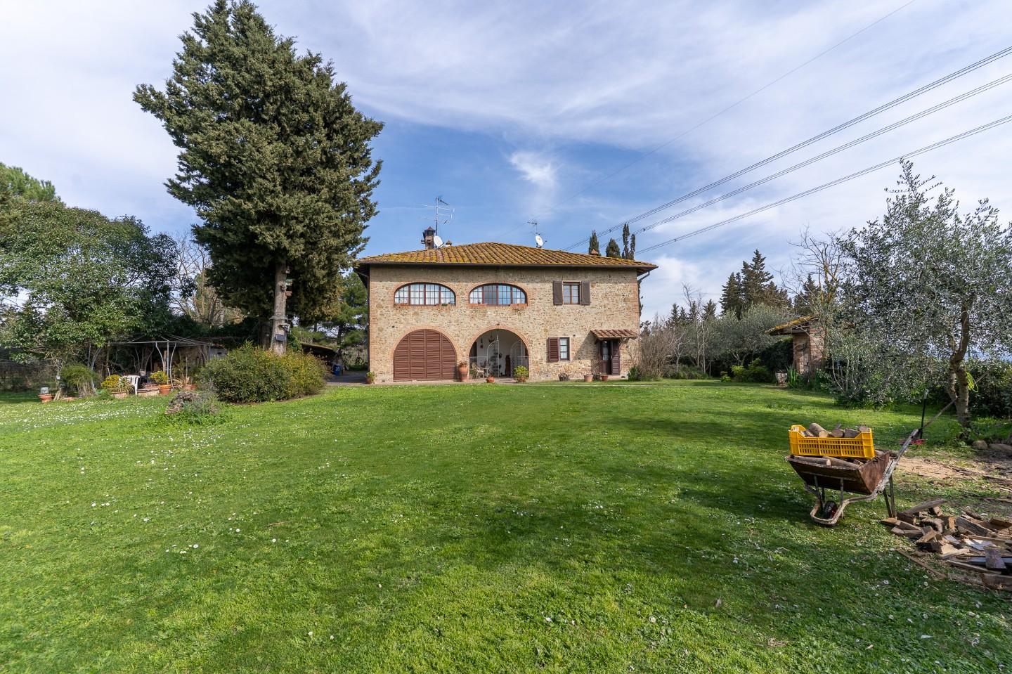 Immagine 2 di Casa colonica in vendita  a Montespertoli