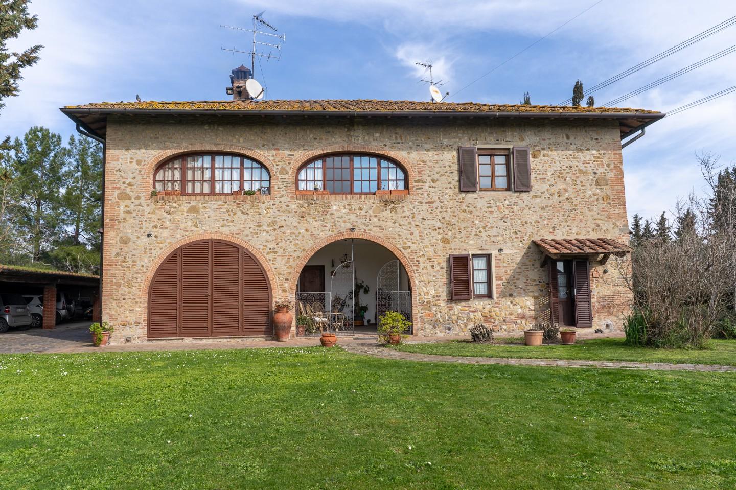 Immagine 4 di Casa colonica in vendita  a Montespertoli