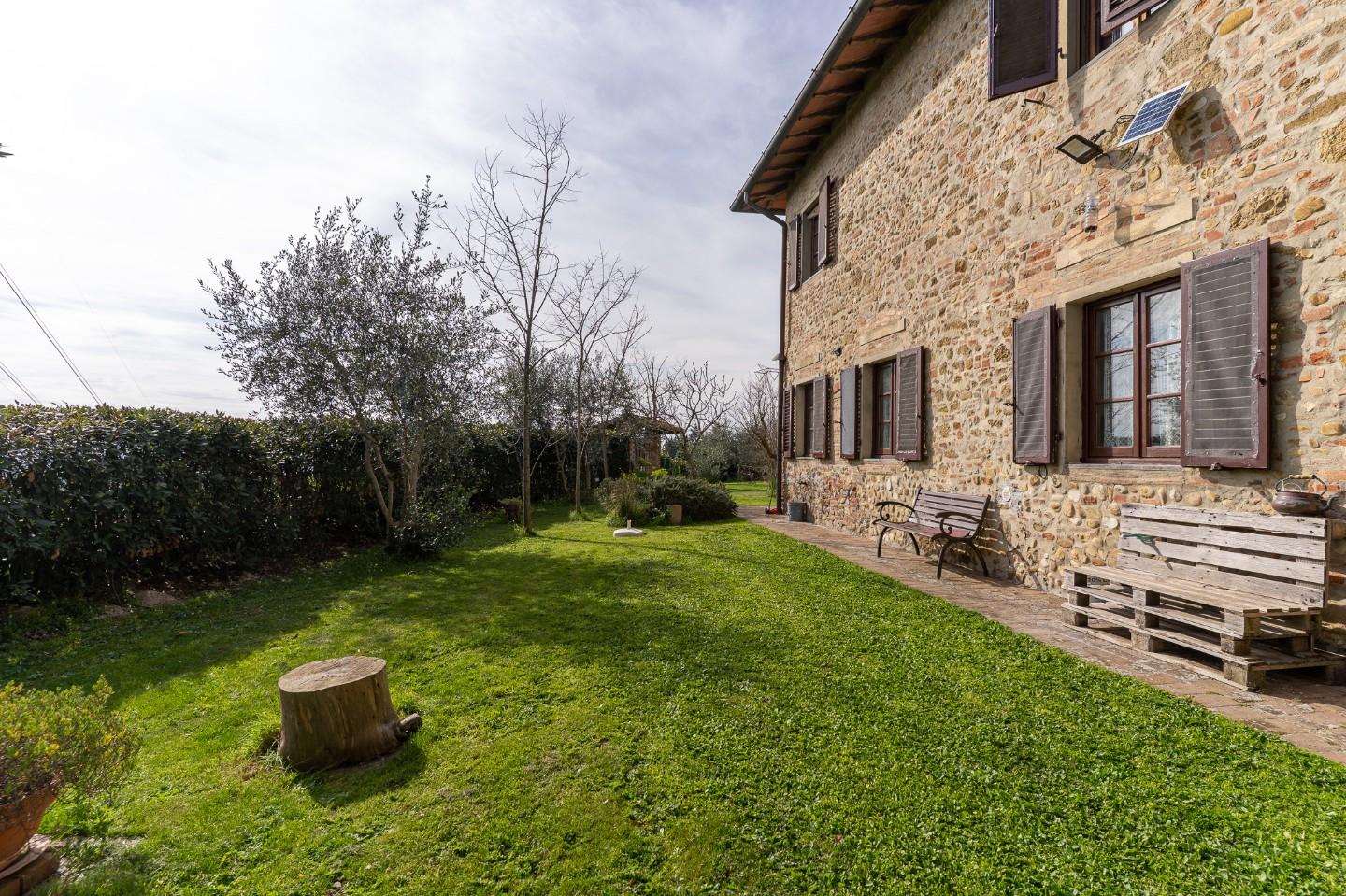 Immagine 11 di Casa colonica in vendita  a Montespertoli