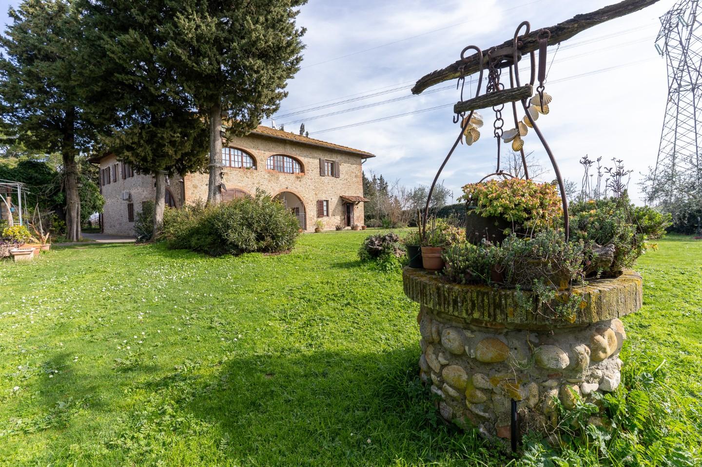 Immagine 7 di Casa colonica in vendita  a Montespertoli