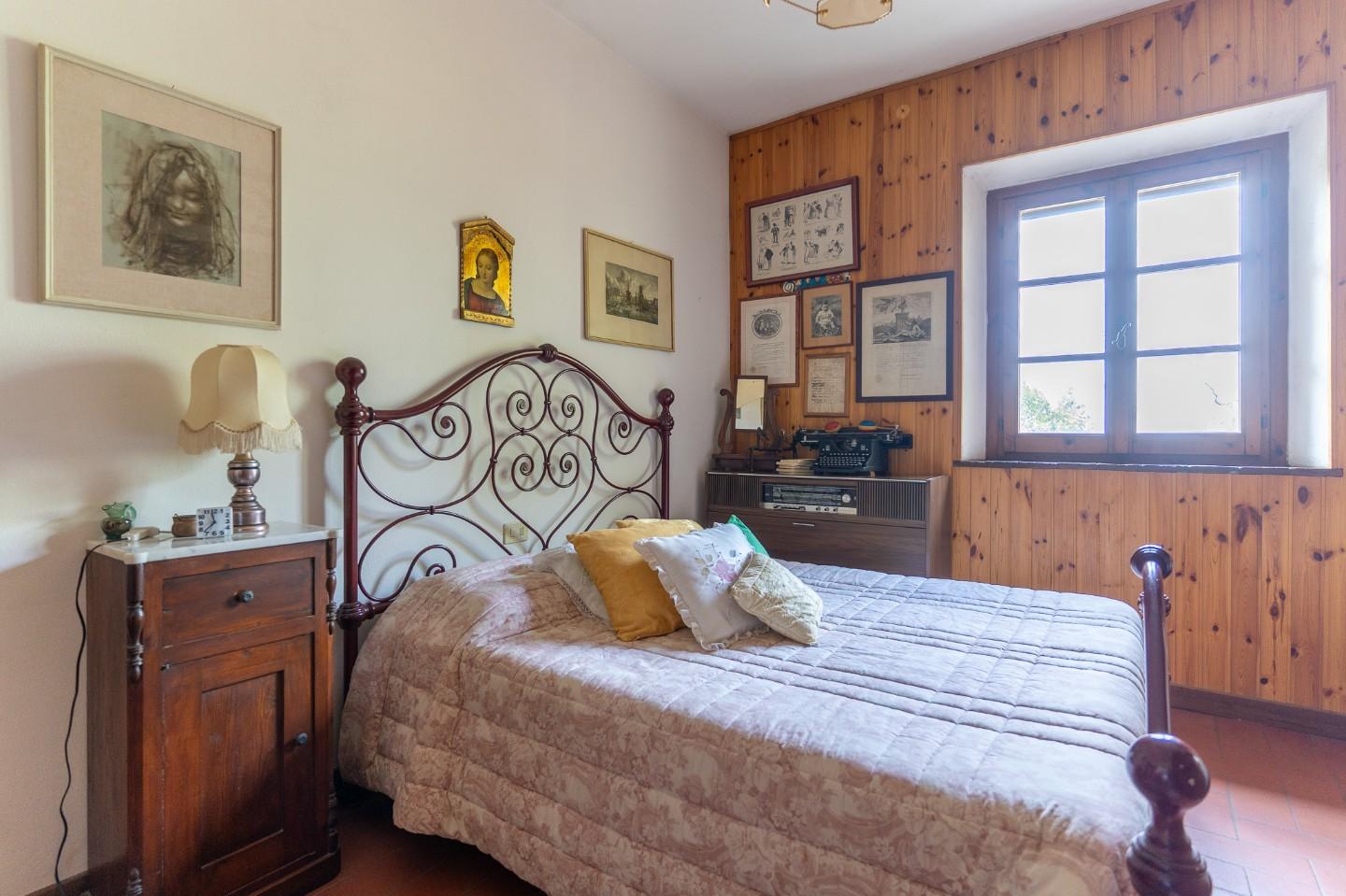 Immagine 42 di Casa colonica in vendita  a Montespertoli