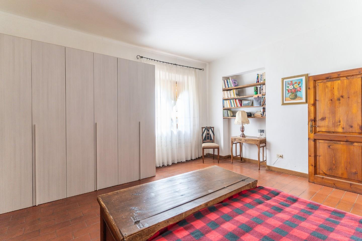 Immagine 26 di Casa colonica in vendita  a Montespertoli