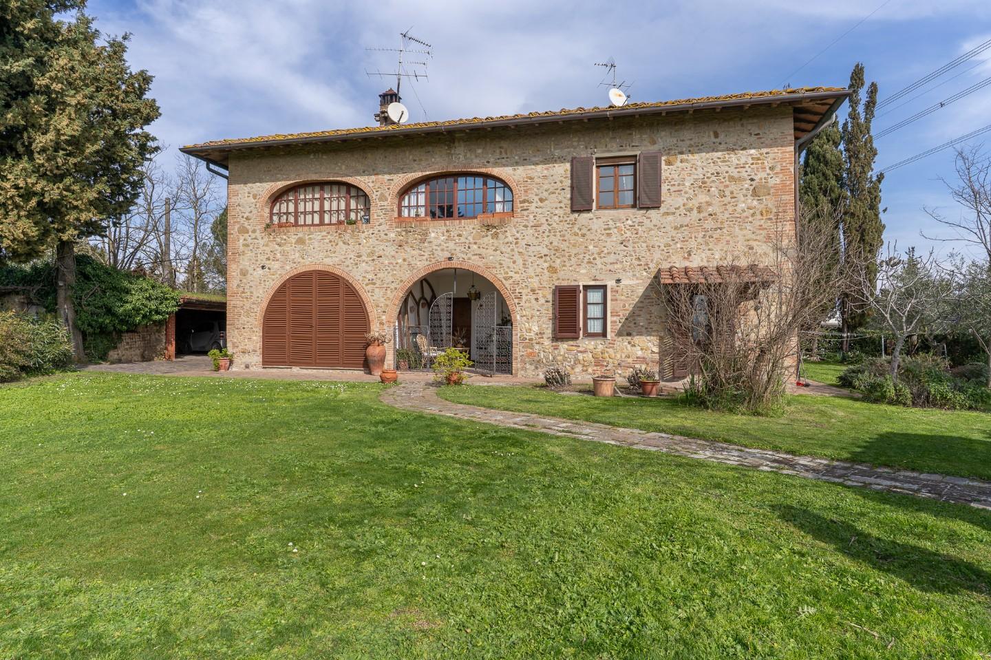 Immagine 5 di Casa colonica in vendita  a Montespertoli