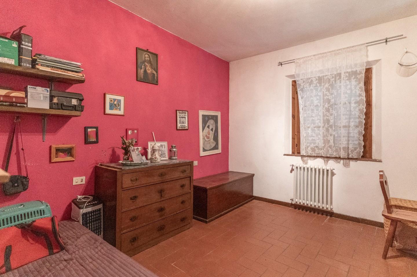 Immagine 43 di Casa colonica in vendita  a Montespertoli