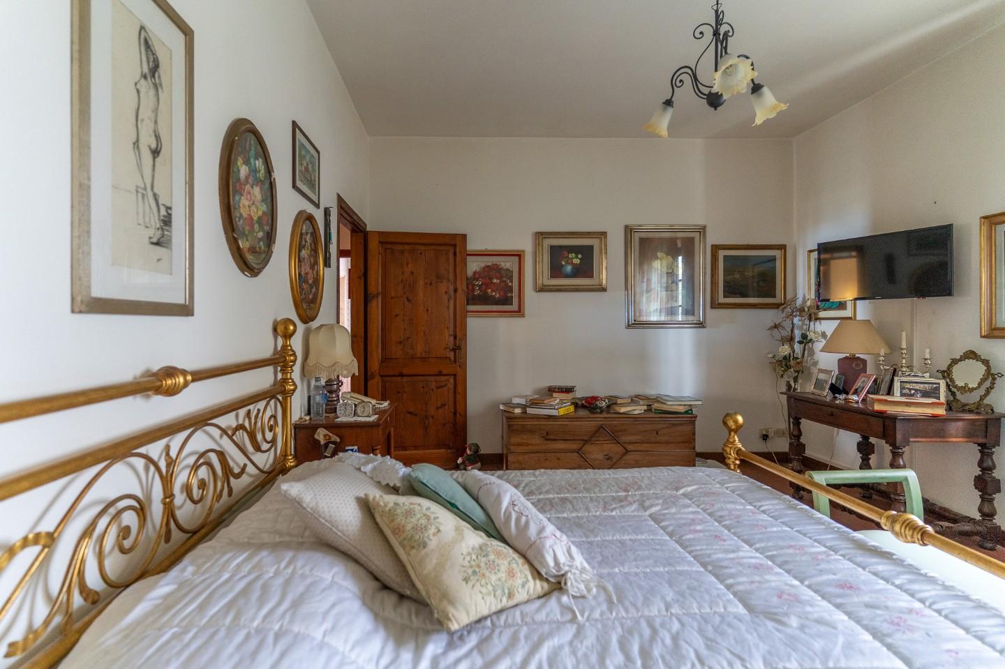 Immagine 40 di Casa colonica in vendita  a Montespertoli