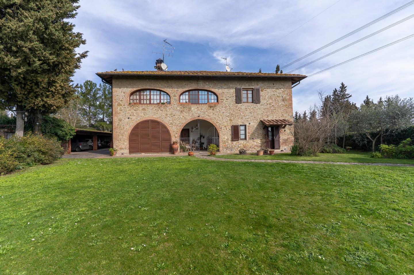 Immagine 1 di Casa colonica in vendita  a Montespertoli