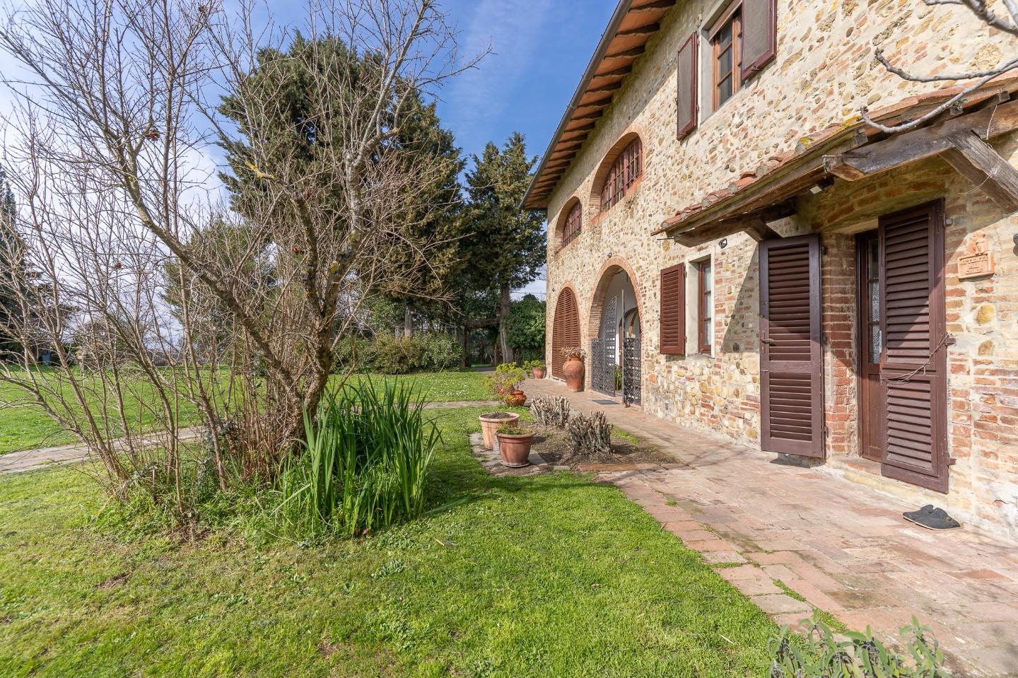 Immagine 10 di Casa colonica in vendita  a Montespertoli