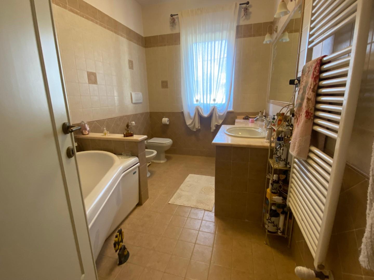 Immagine 13 di Villa in vendita  a San Giuliano Terme