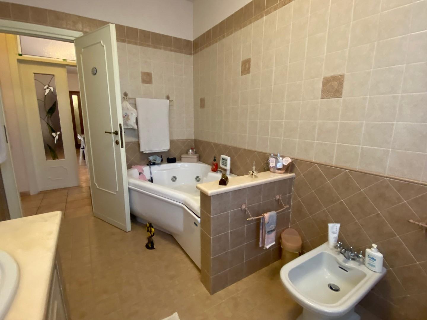 Immagine 14 di Villa in vendita  a San Giuliano Terme