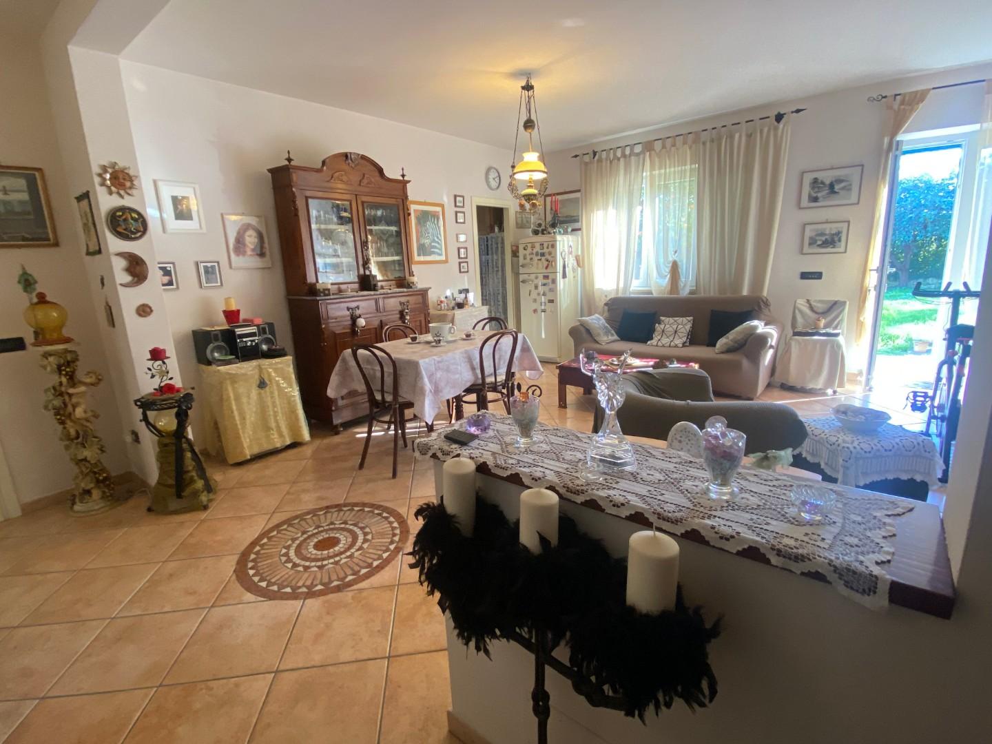 Immagine 9 di Villa in vendita  a San Giuliano Terme