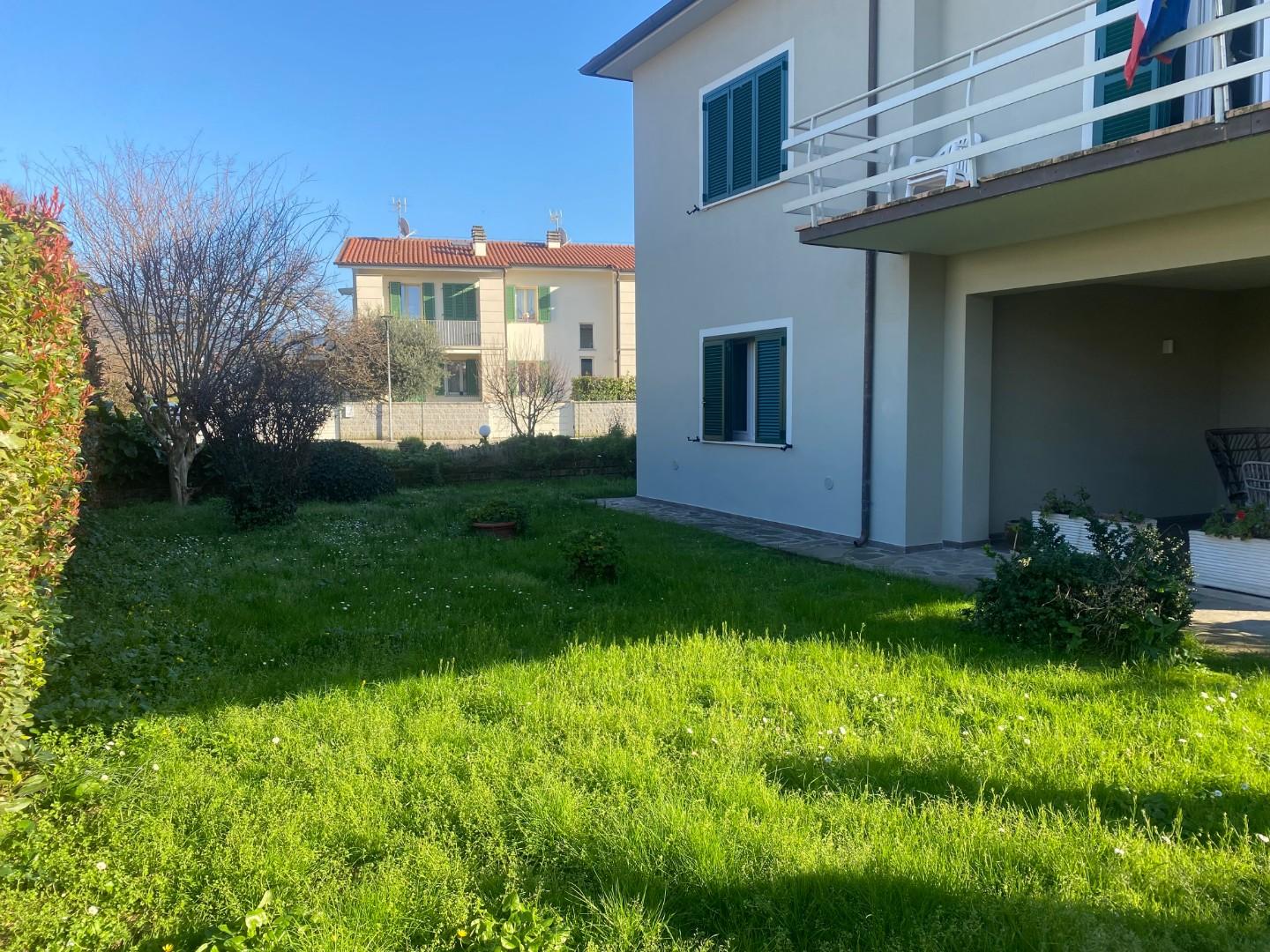 Immagine 2 di Villa in vendita  a San Giuliano Terme