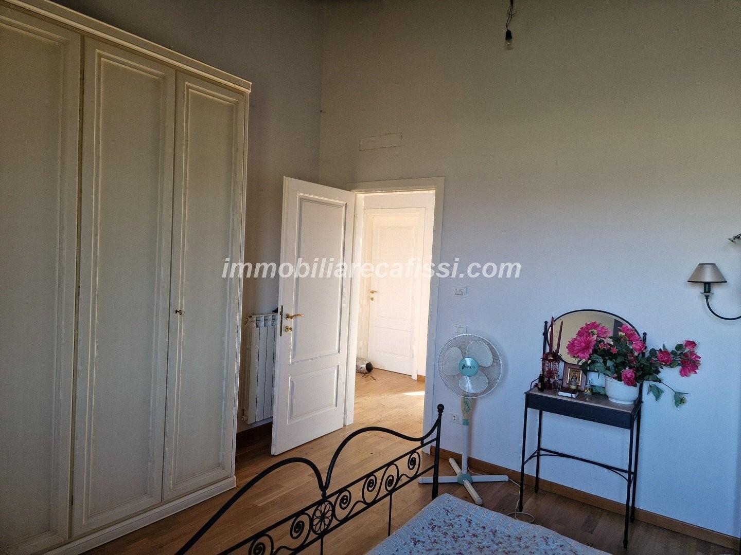 Immagine 20 di Casa colonica in vendita  a Prato