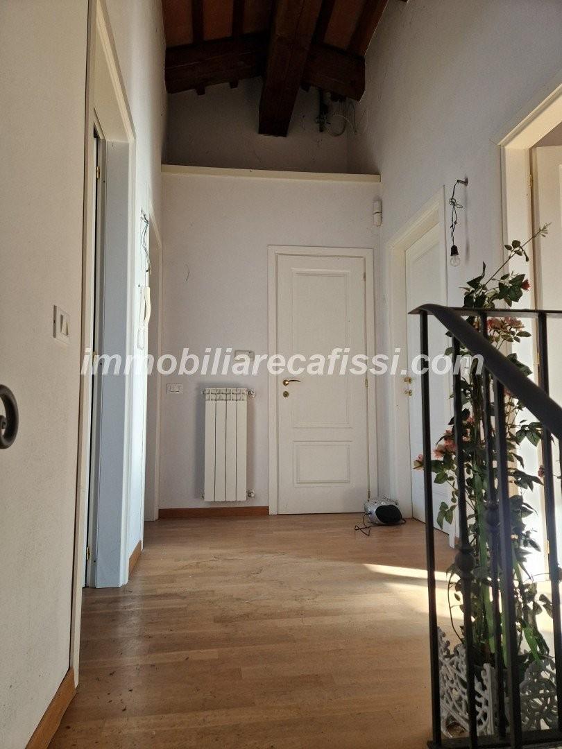 Immagine 13 di Casa colonica in vendita  a Prato