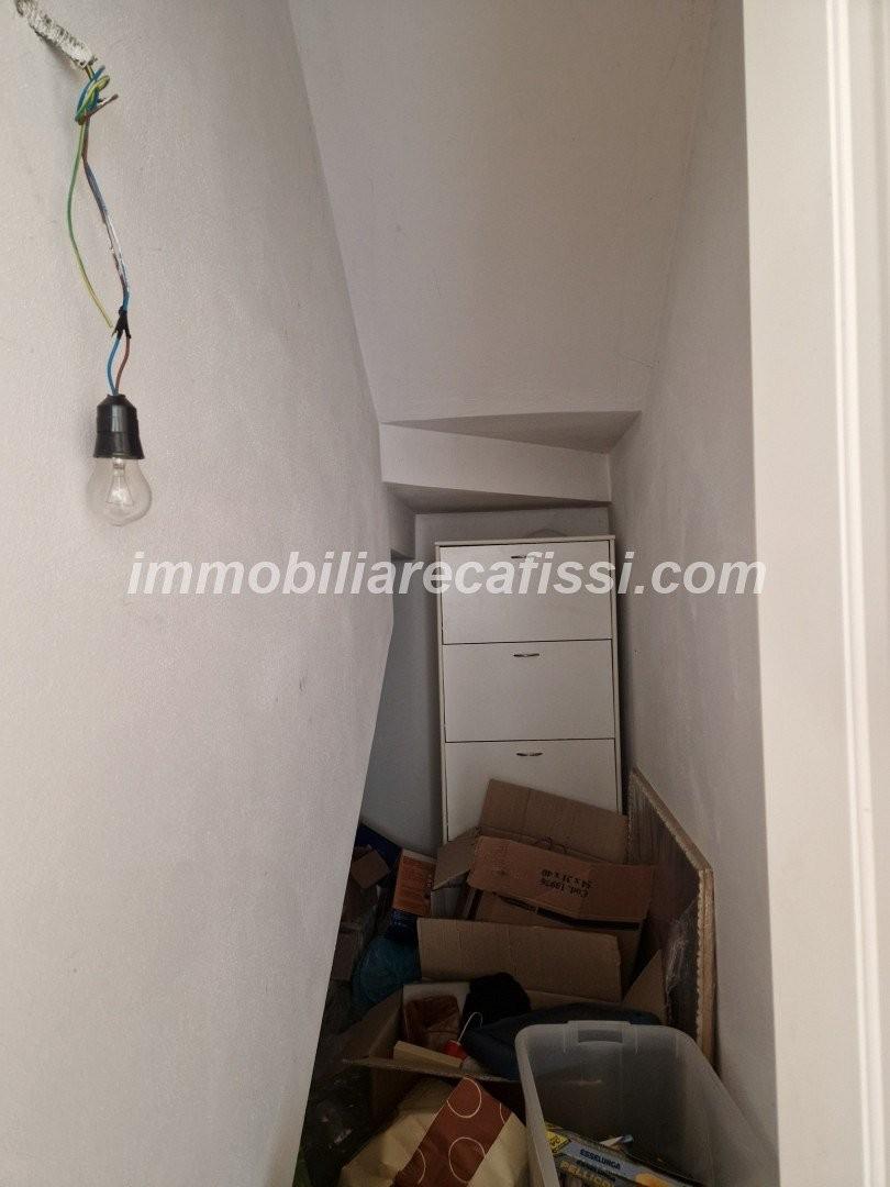 Immagine 12 di Casa colonica in vendita  a Prato
