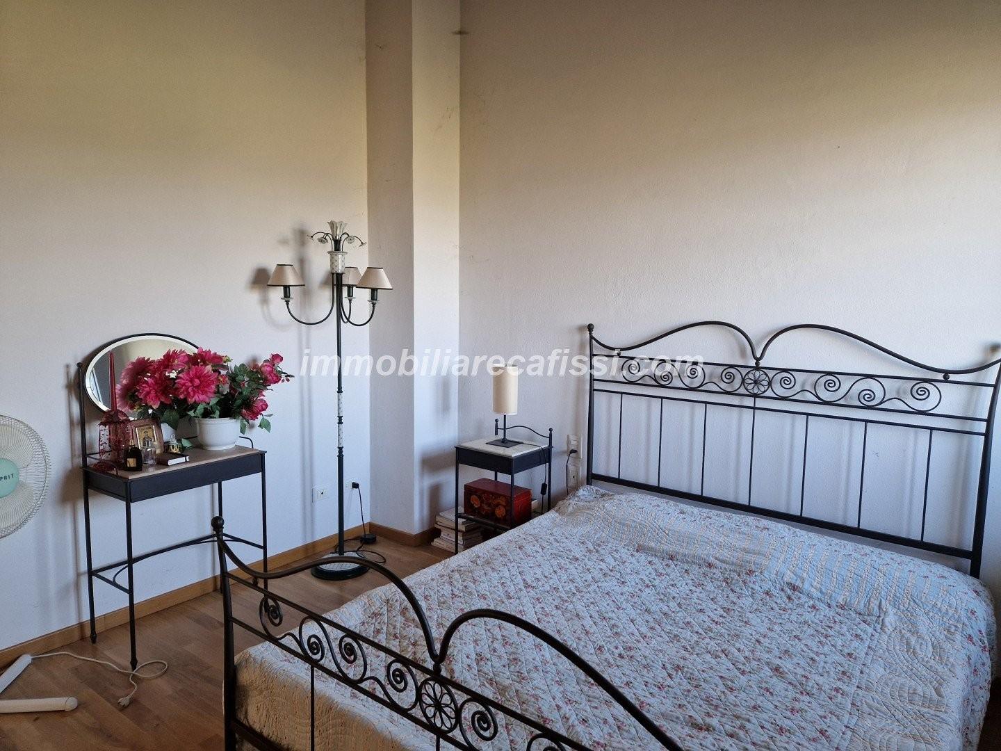 Immagine 19 di Casa colonica in vendita  a Prato