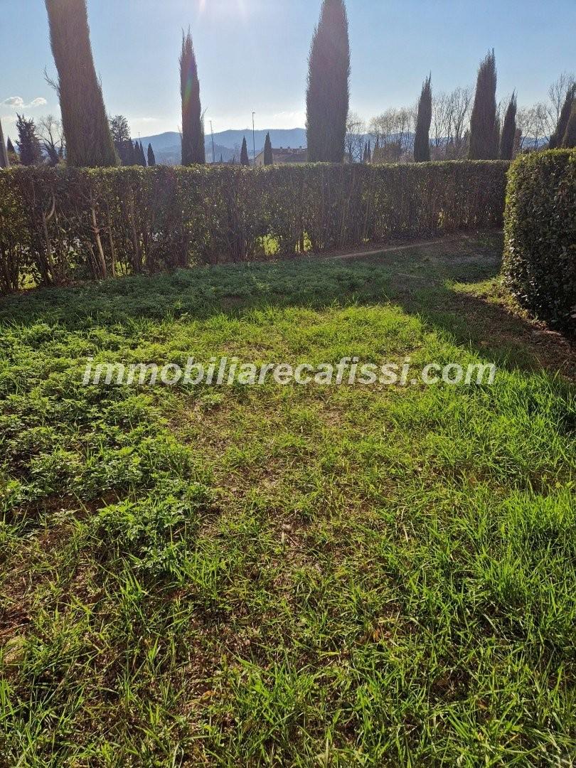 Immagine 24 di Casa colonica in vendita  a Prato