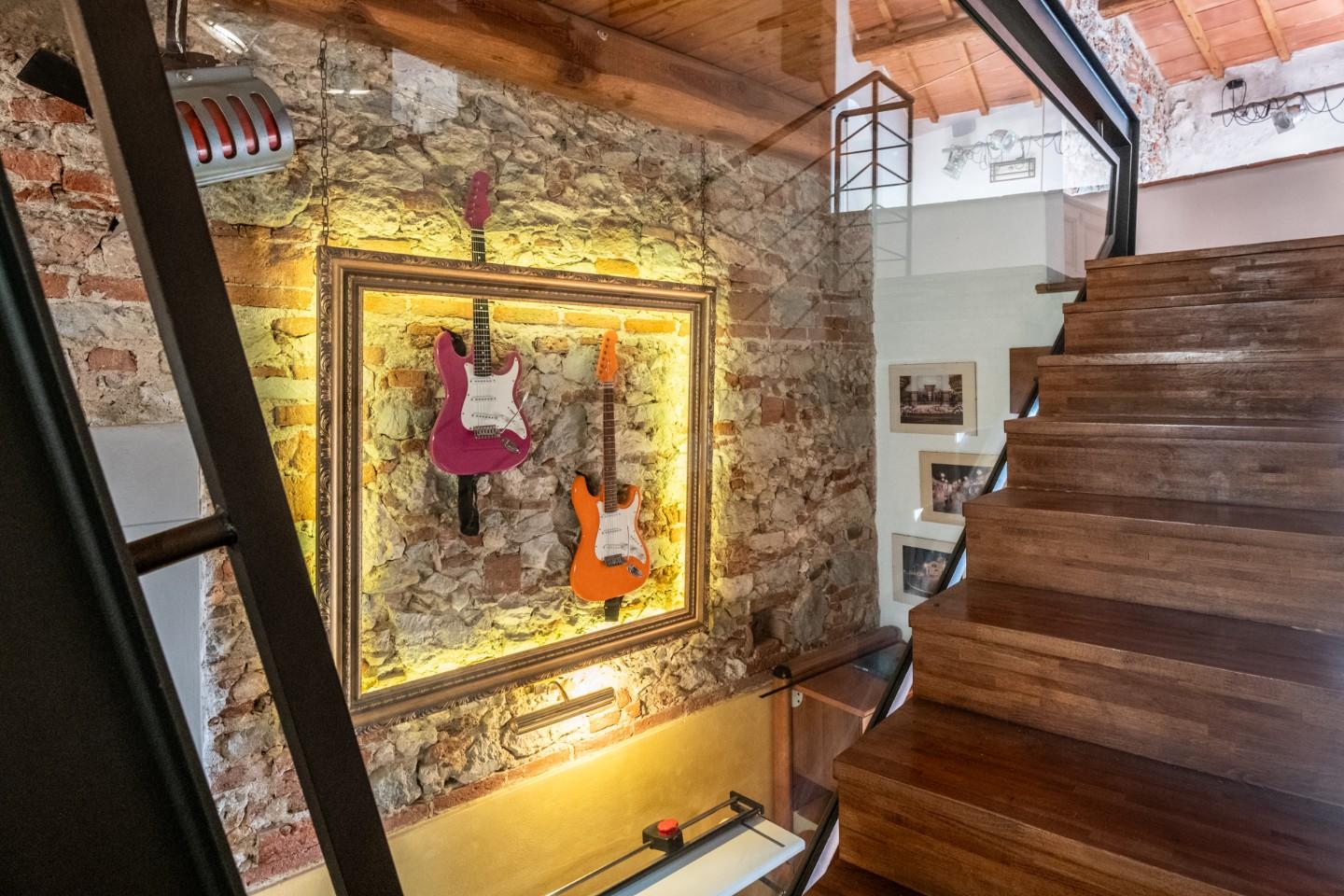 Immagine 19 di Locale commerciale in vendita  a Cascina