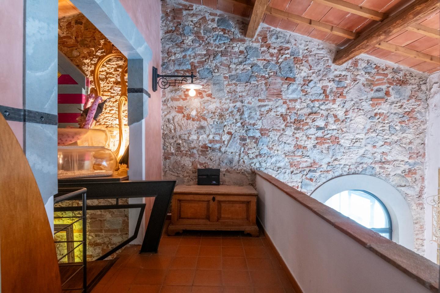 Immagine 29 di Locale commerciale in vendita  a Cascina