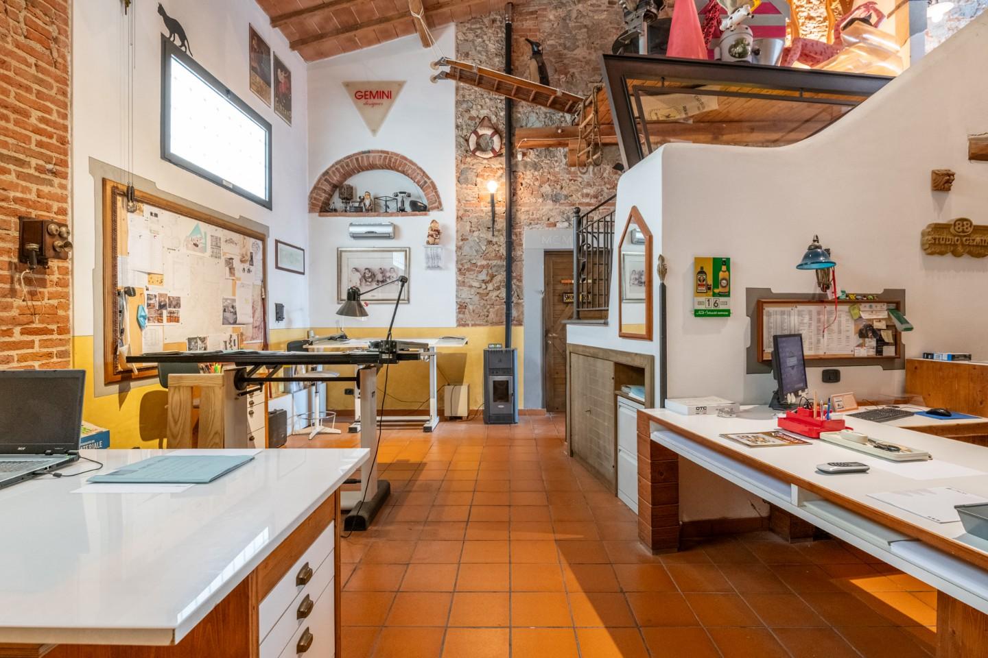 Immagine 14 di Locale commerciale in vendita  a Cascina