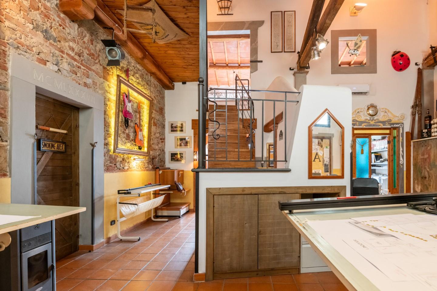 Immagine 12 di Locale commerciale in vendita  a Cascina