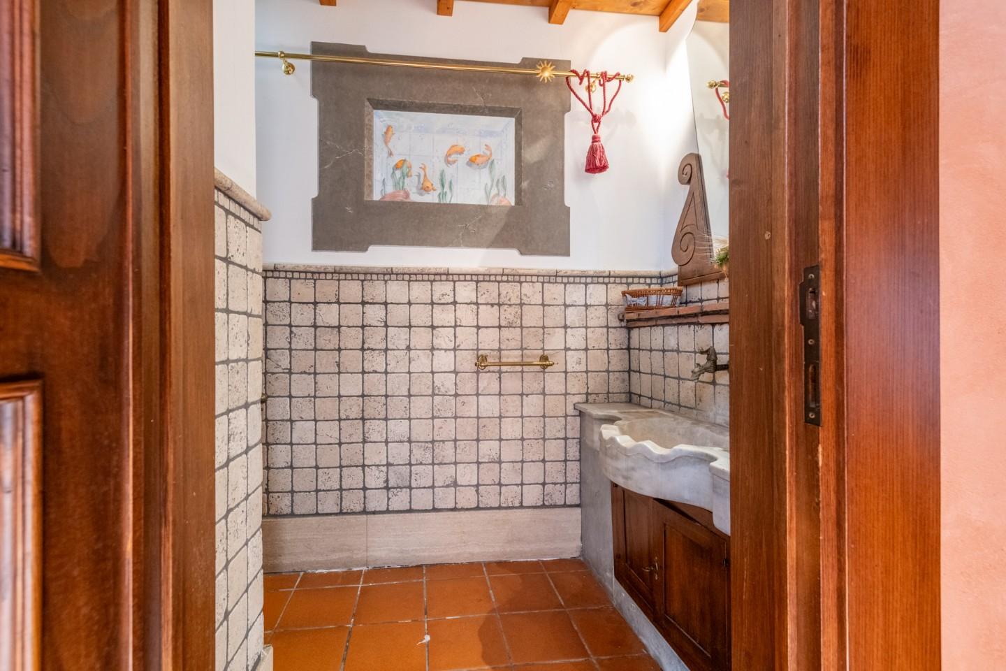 Immagine 40 di Locale commerciale in vendita  a Cascina